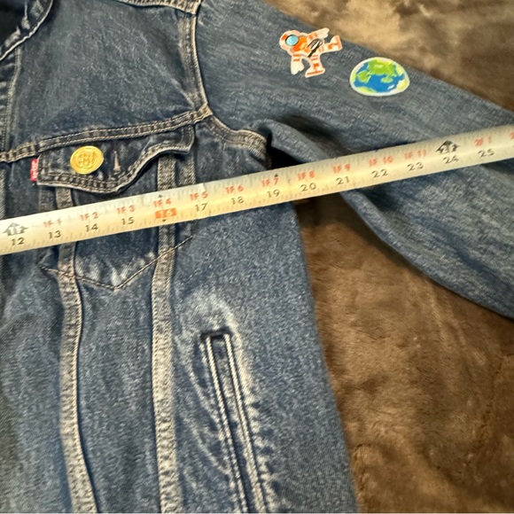 Levis denim jacket women sz s with patchs big e - Picture 9 of 11